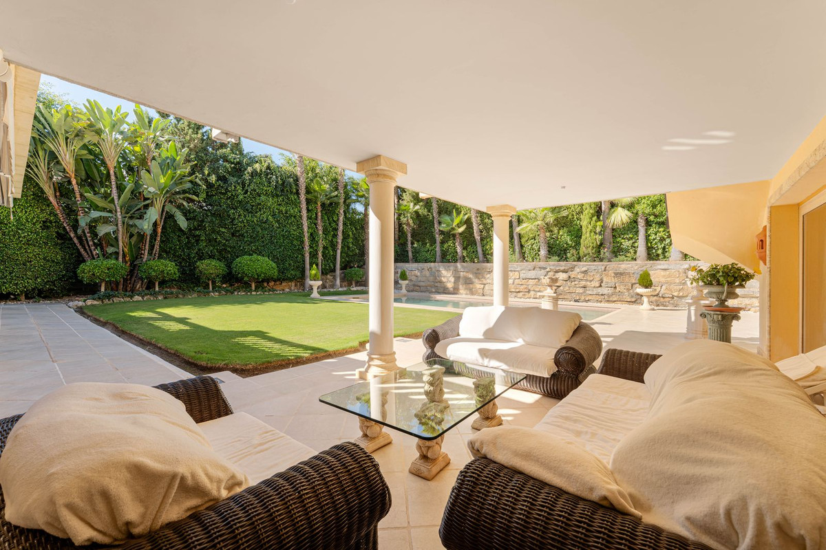 5 Bed Townhouse for sale in Nueva Andalucía Costa Del Sol, Málaga, Spain