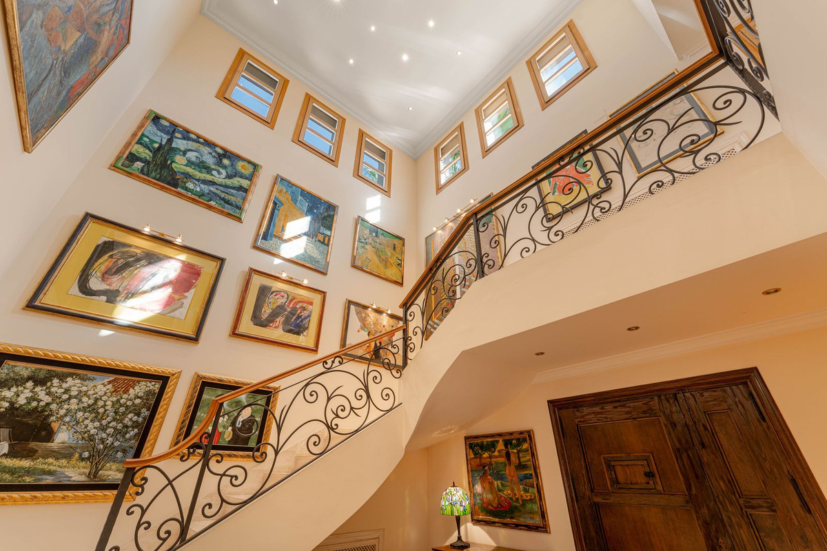 5 Bed Townhouse for sale in Nueva Andalucía Costa Del Sol, Málaga, Spain