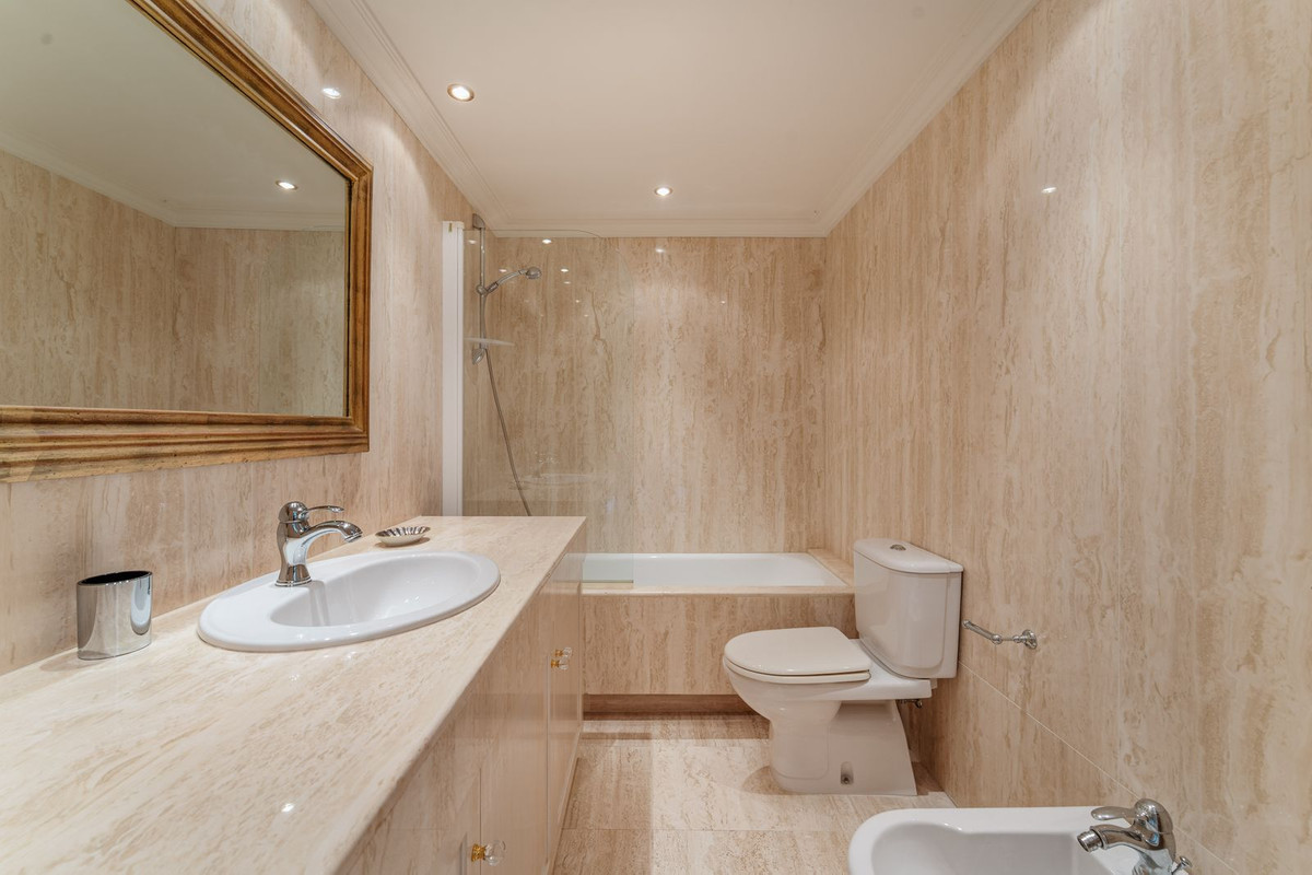 5 Bed Townhouse for sale in Nueva Andalucía Costa Del Sol, Málaga, Spain