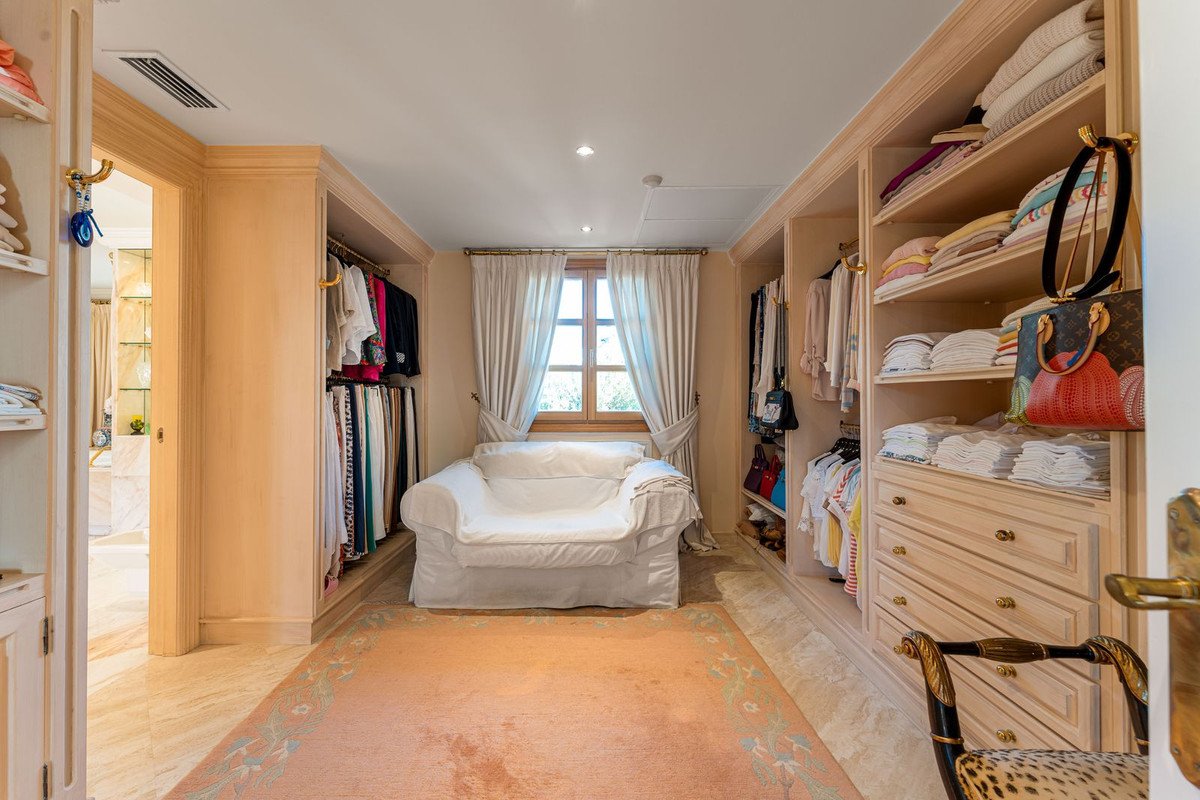 5 Bed Townhouse for sale in Nueva Andalucía Costa Del Sol, Málaga, Spain
