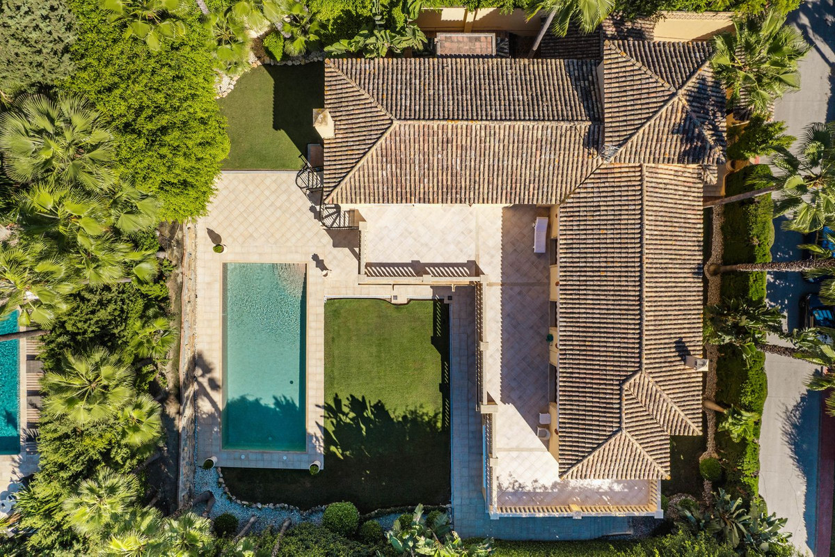 5 Bed Townhouse for sale in Nueva Andalucía Costa Del Sol, Málaga, Spain