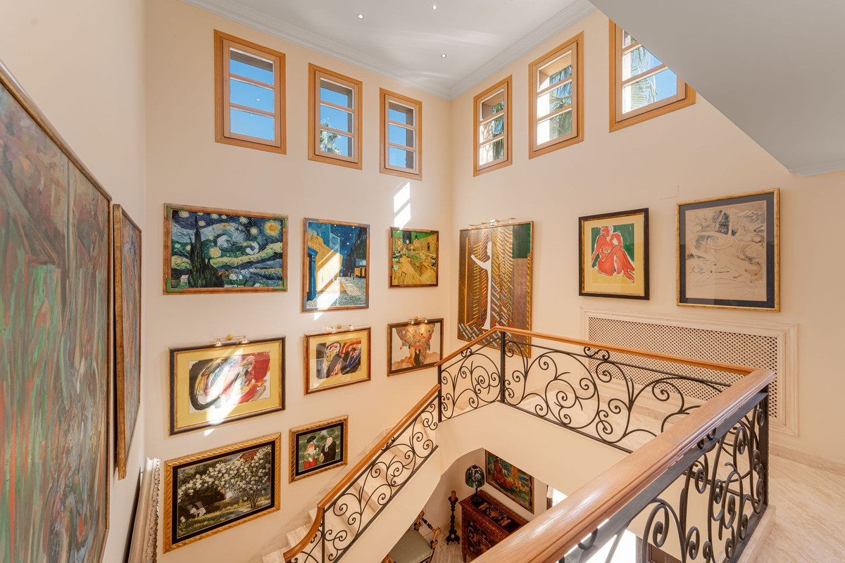 5 Bed Townhouse for sale in Nueva Andalucía Costa Del Sol, Málaga, Spain