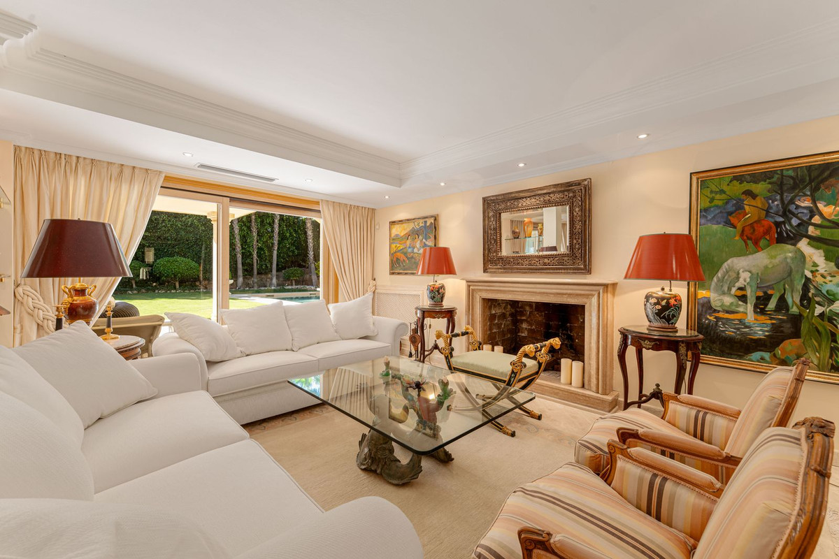 5 Bed Townhouse for sale in Nueva Andalucía Costa Del Sol, Málaga, Spain