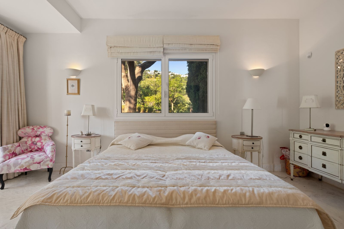 5 Bed Townhouse for sale in La Mairena Costa Del Sol, Málaga, Spain