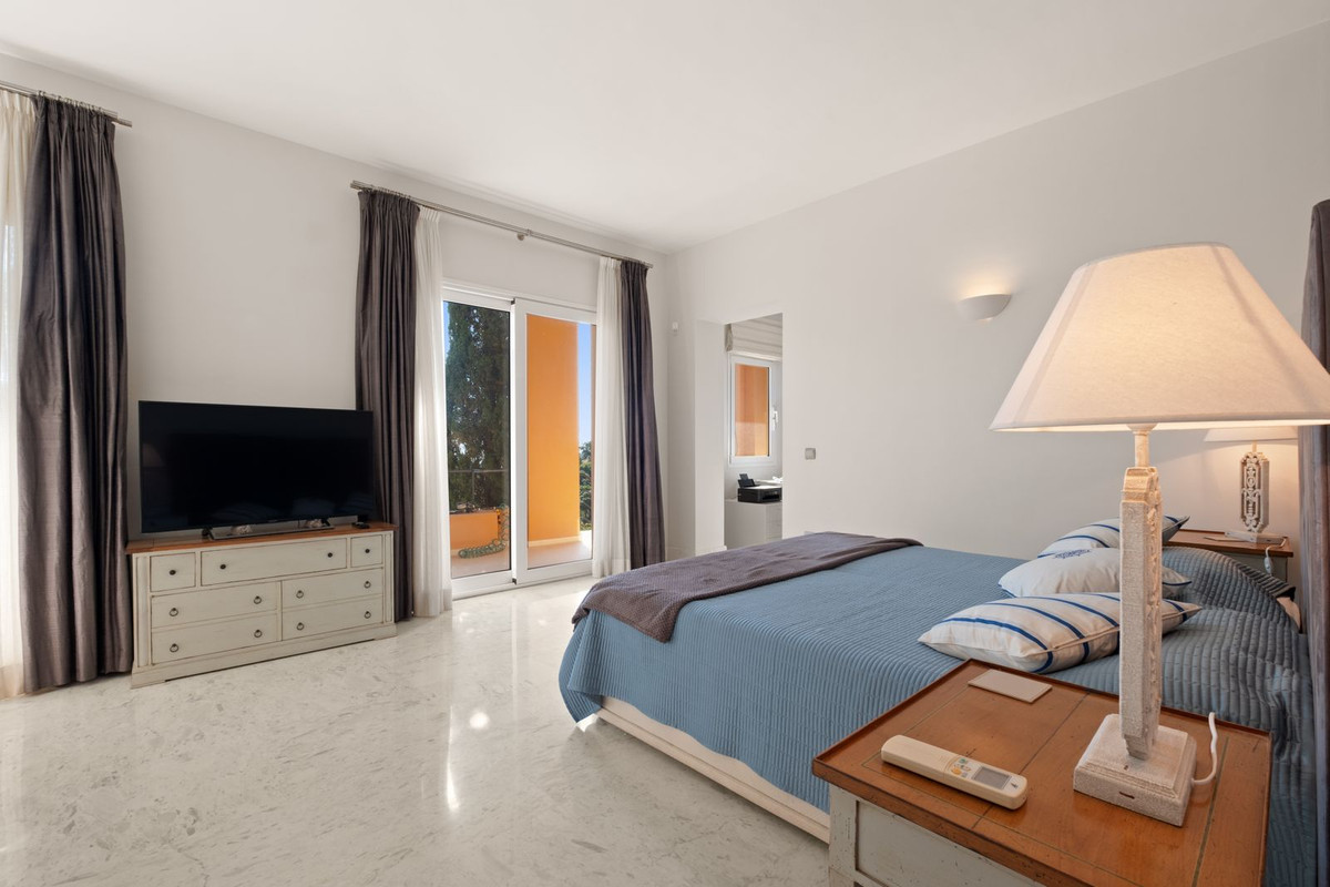 5 Bed Townhouse for sale in La Mairena Costa Del Sol, Málaga, Spain