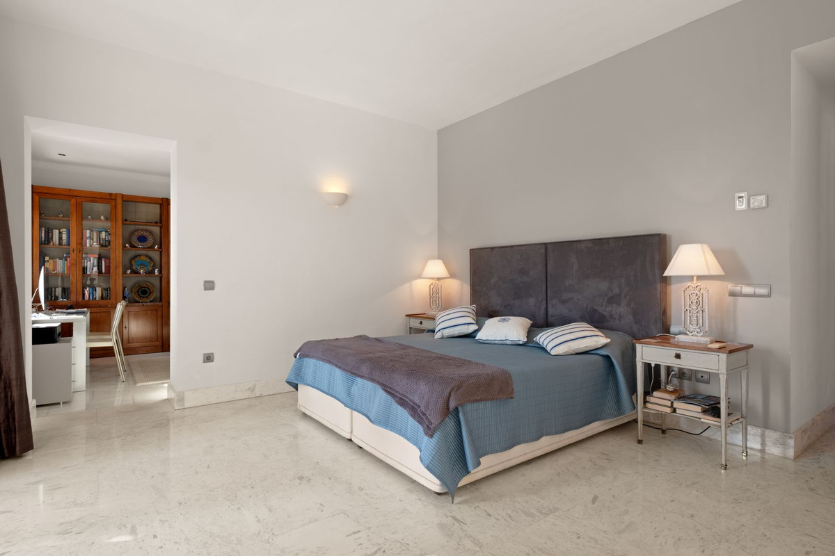 5 Bed Townhouse for sale in La Mairena Costa Del Sol, Málaga, Spain