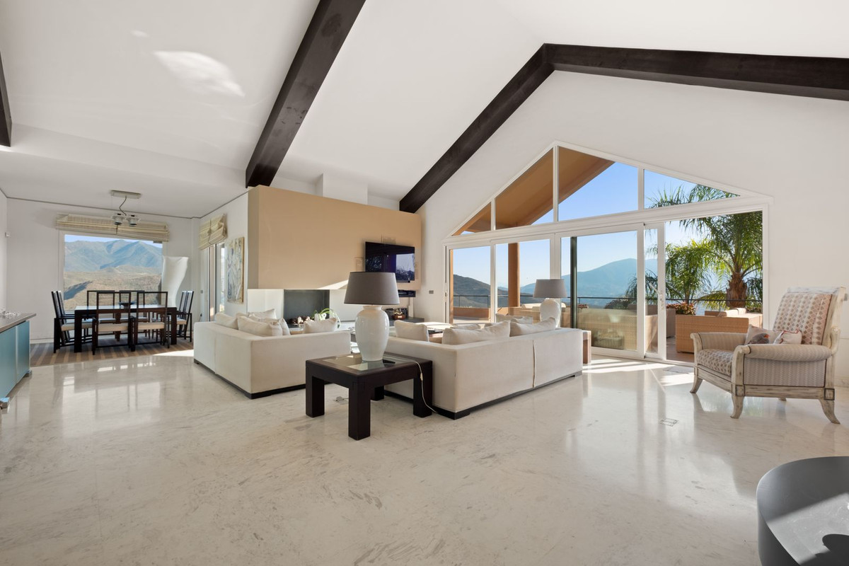 5 Bed Townhouse for sale in La Mairena Costa Del Sol, Málaga, Spain
