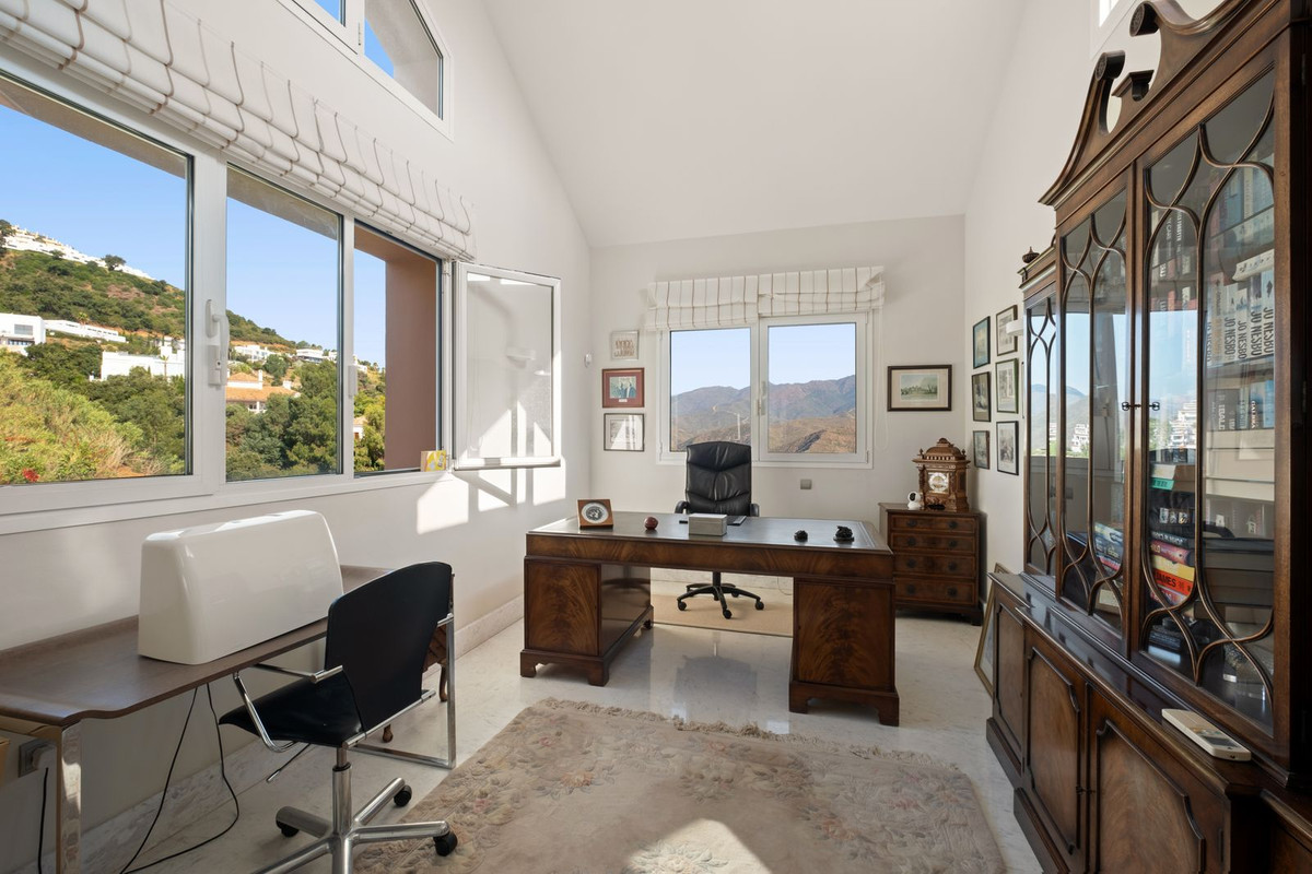 5 Bed Townhouse for sale in La Mairena Costa Del Sol, Málaga, Spain