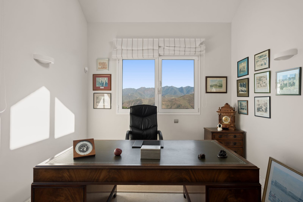 5 Bed Townhouse for sale in La Mairena Costa Del Sol, Málaga, Spain