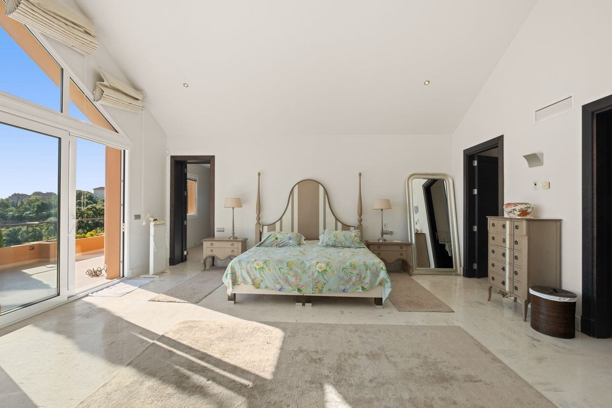 5 Bed Townhouse for sale in La Mairena Costa Del Sol, Málaga, Spain