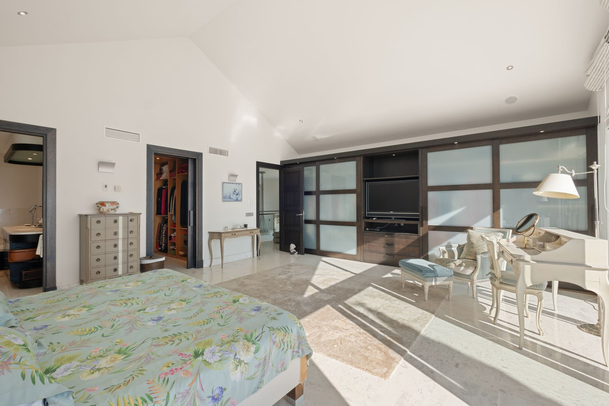 5 Bed Townhouse for sale in La Mairena Costa Del Sol, Málaga, Spain
