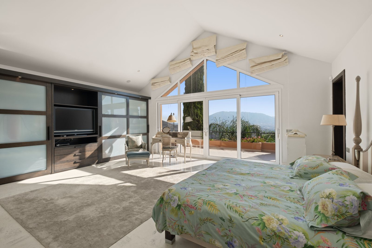 5 Bed Townhouse for sale in La Mairena Costa Del Sol, Málaga, Spain