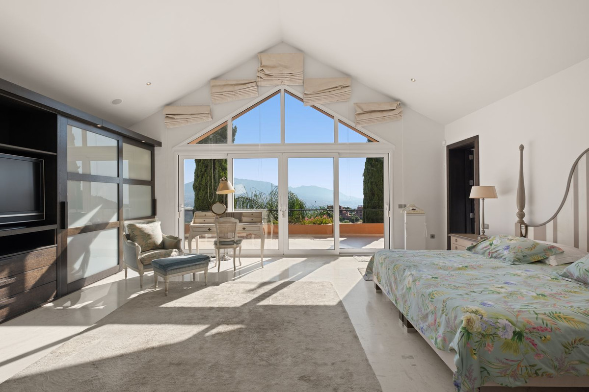 5 Bed Townhouse for sale in La Mairena Costa Del Sol, Málaga, Spain