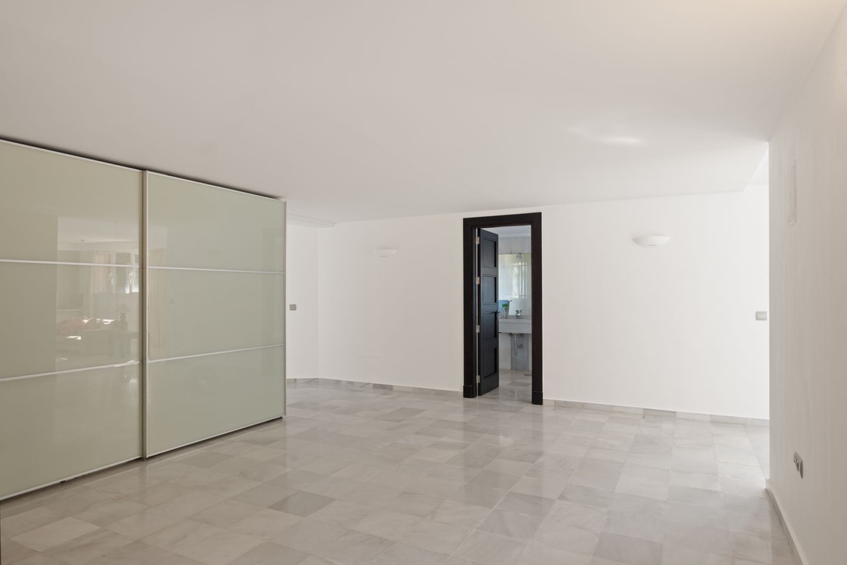 5 Bed Townhouse for sale in La Mairena Costa Del Sol, Málaga, Spain
