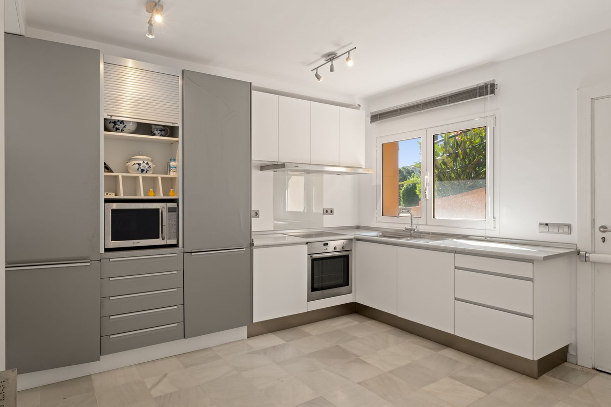 5 Bed Townhouse for sale in La Mairena Costa Del Sol, Málaga, Spain