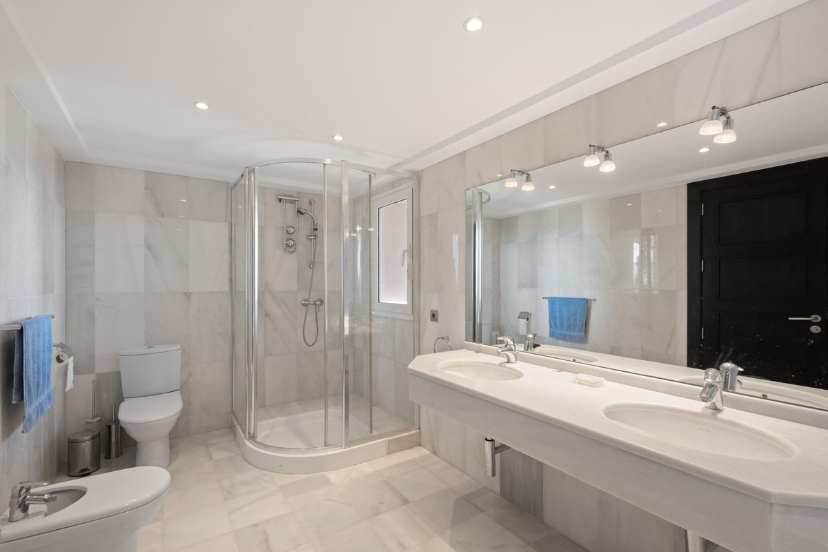 5 Bed Townhouse for sale in La Mairena Costa Del Sol, Málaga, Spain