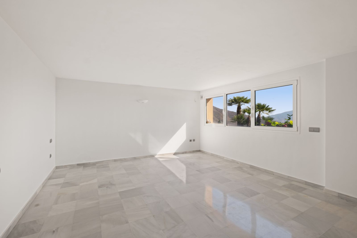 5 Bed Townhouse for sale in La Mairena Costa Del Sol, Málaga, Spain