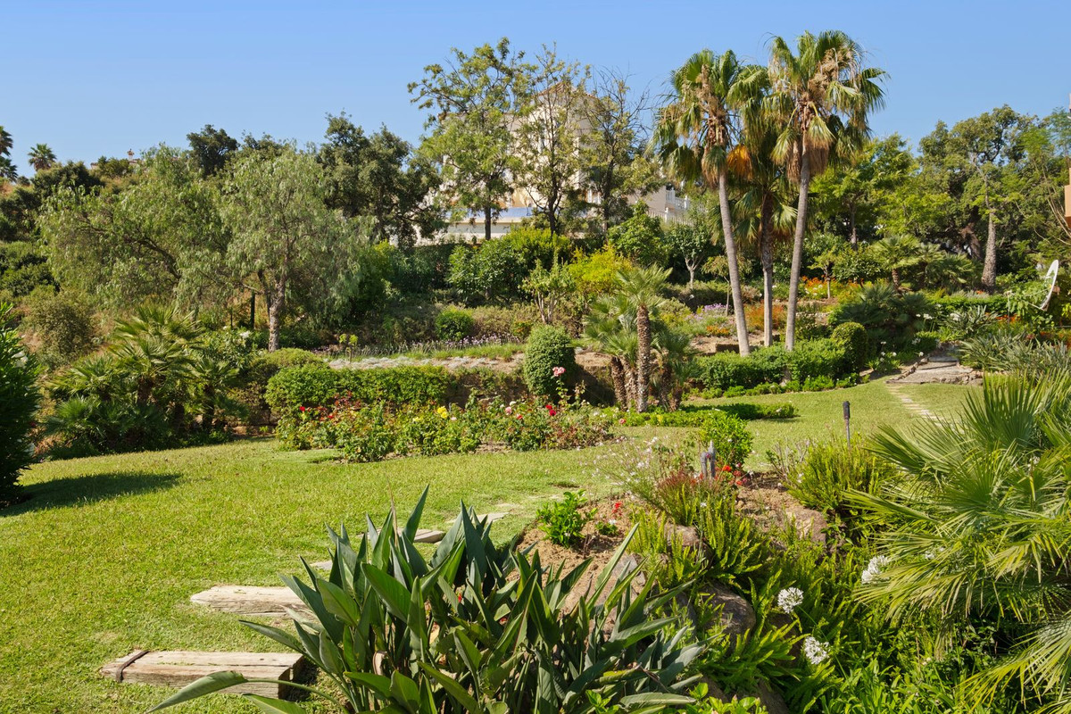 5 Bed Townhouse for sale in La Mairena Costa Del Sol, Málaga, Spain