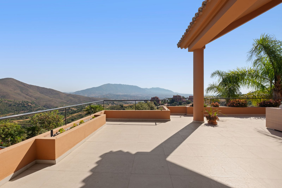 5 Bed Townhouse for sale in La Mairena Costa Del Sol, Málaga, Spain