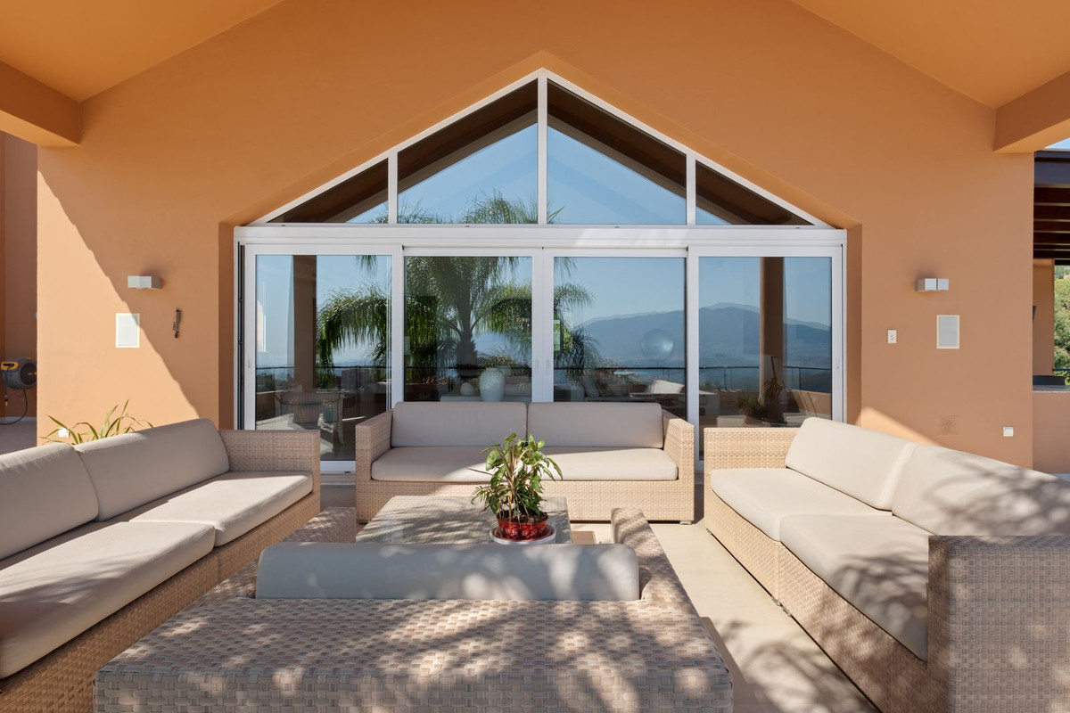 5 Bed Townhouse for sale in La Mairena Costa Del Sol, Málaga, Spain