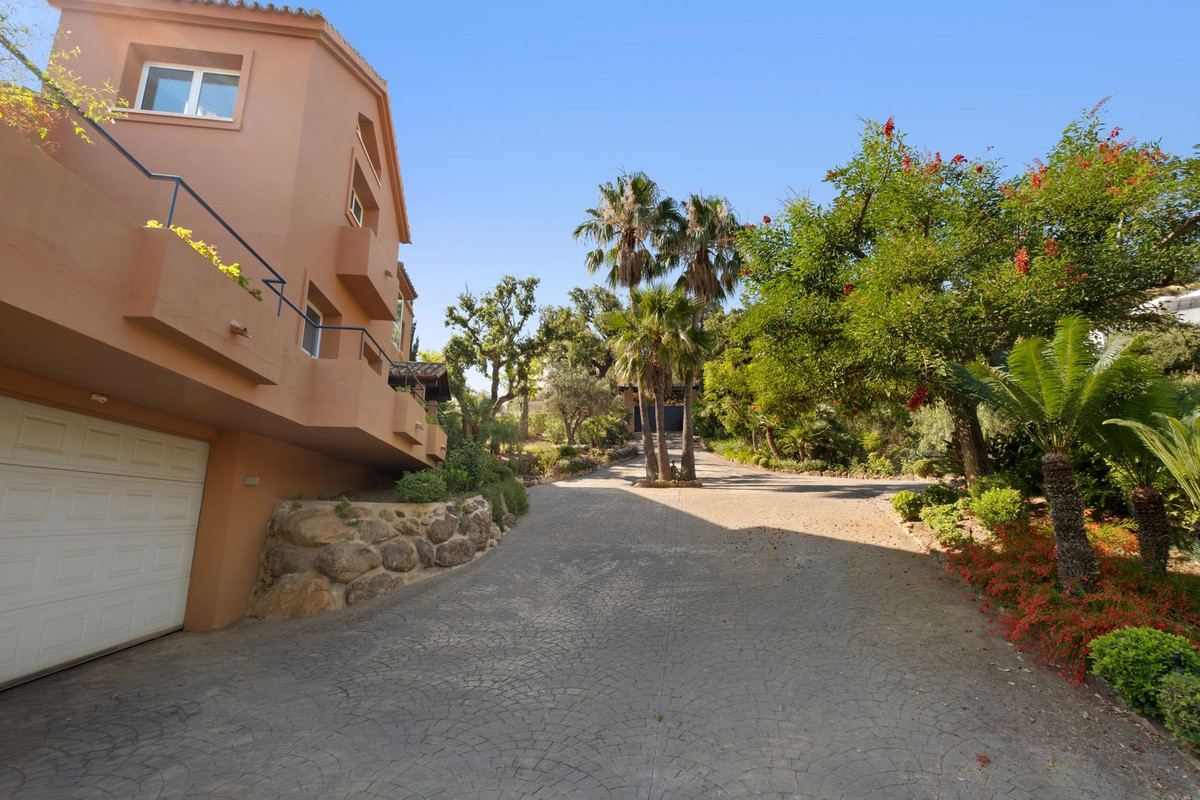 5 Bed Townhouse for sale in La Mairena Costa Del Sol, Málaga, Spain