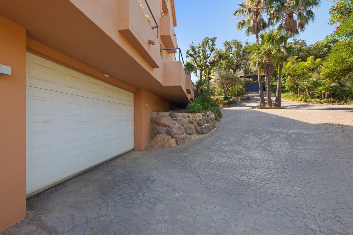 5 Bed Townhouse for sale in La Mairena Costa Del Sol, Málaga, Spain