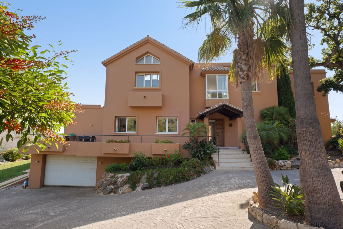 5 Bed Townhouse for sale in La Mairena Costa Del Sol, Málaga, Spain