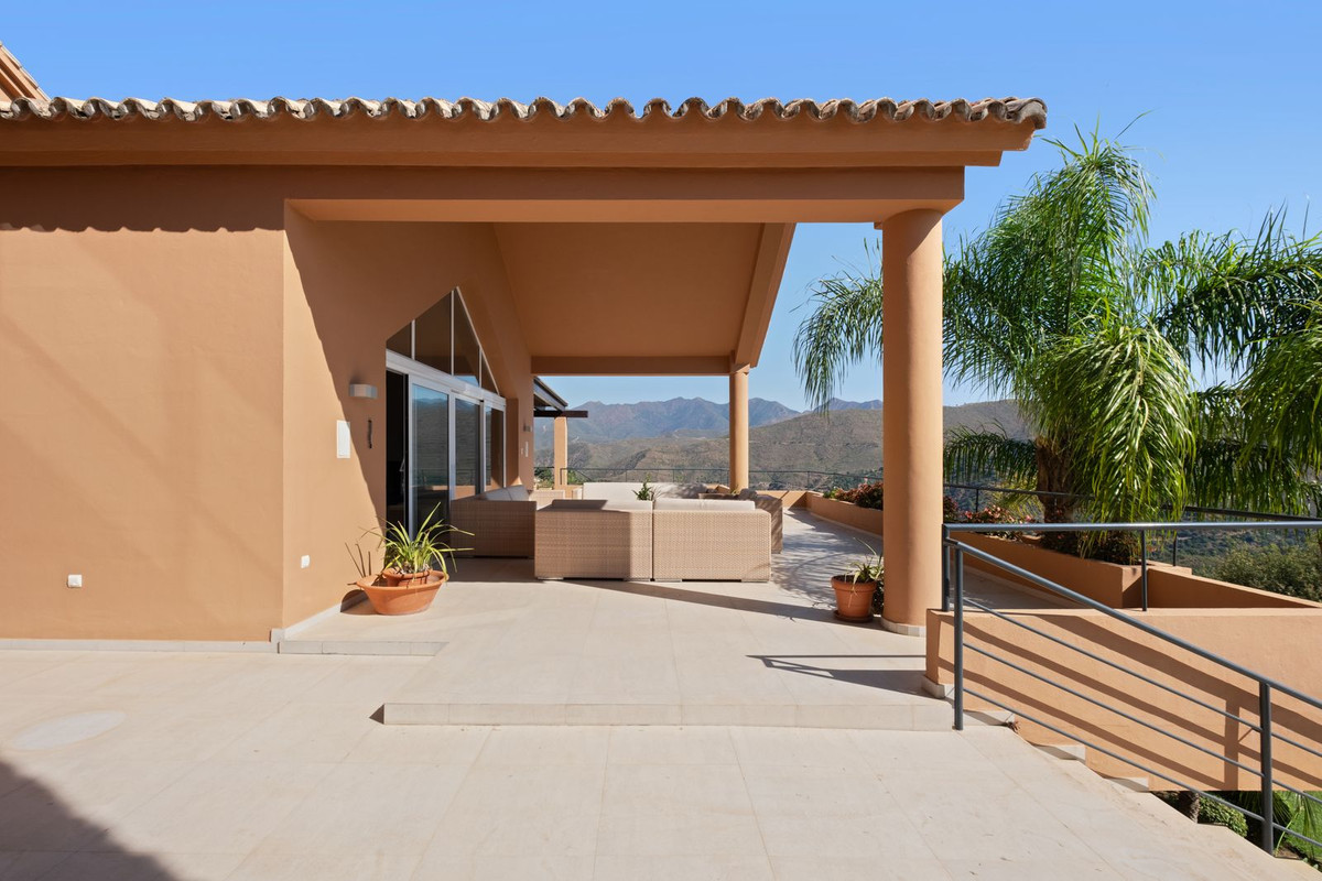 5 Bed Townhouse for sale in La Mairena Costa Del Sol, Málaga, Spain