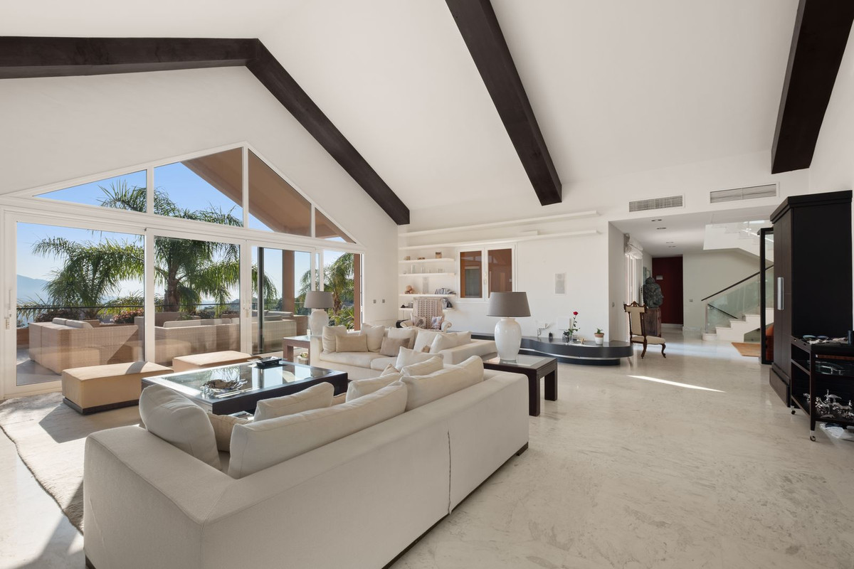 5 Bed Townhouse for sale in La Mairena Costa Del Sol, Málaga, Spain