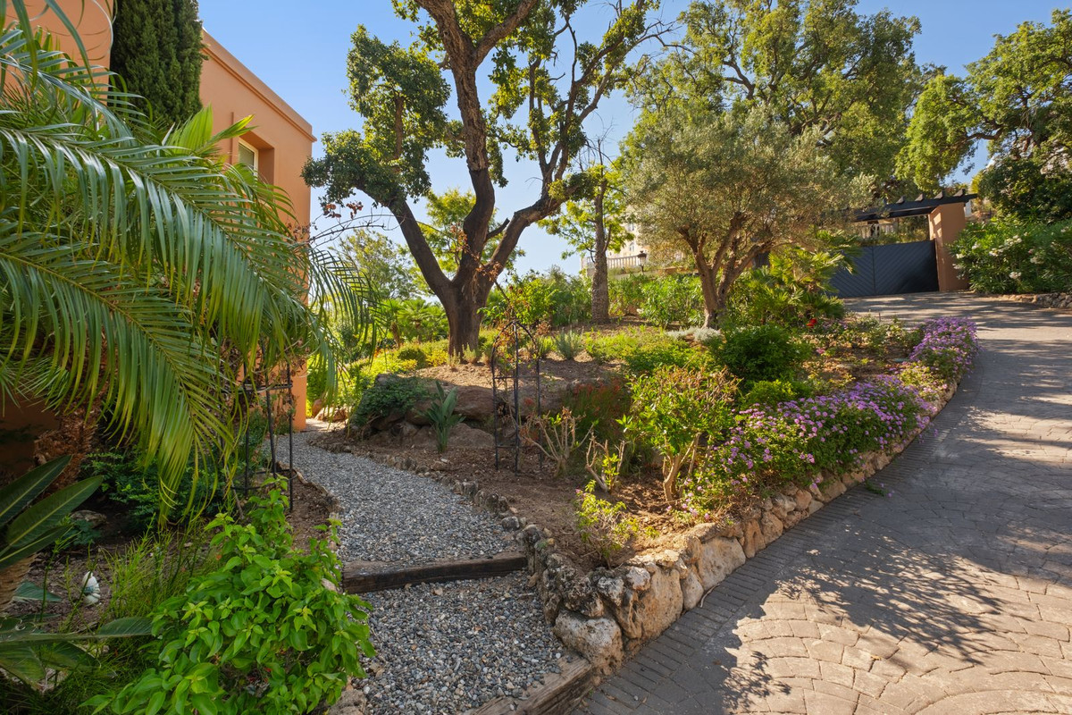 5 Bed Townhouse for sale in La Mairena Costa Del Sol, Málaga, Spain