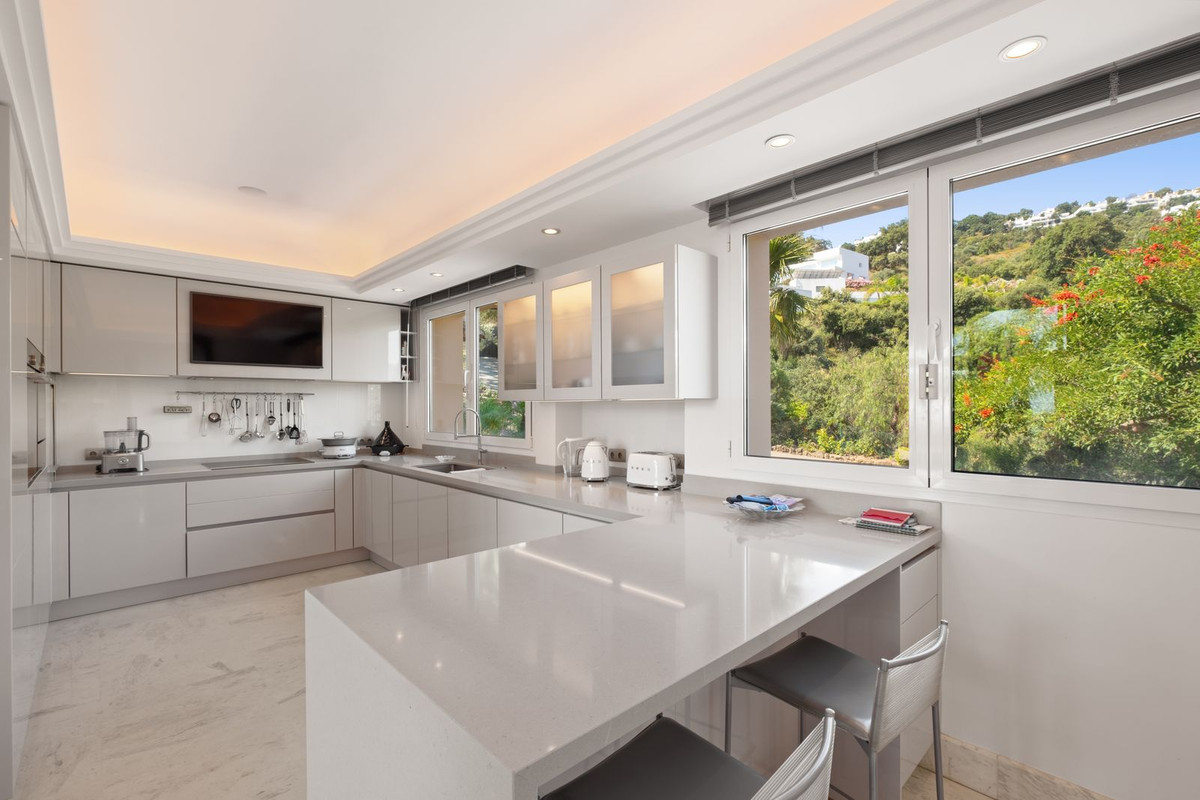 5 Bed Townhouse for sale in La Mairena Costa Del Sol, Málaga, Spain