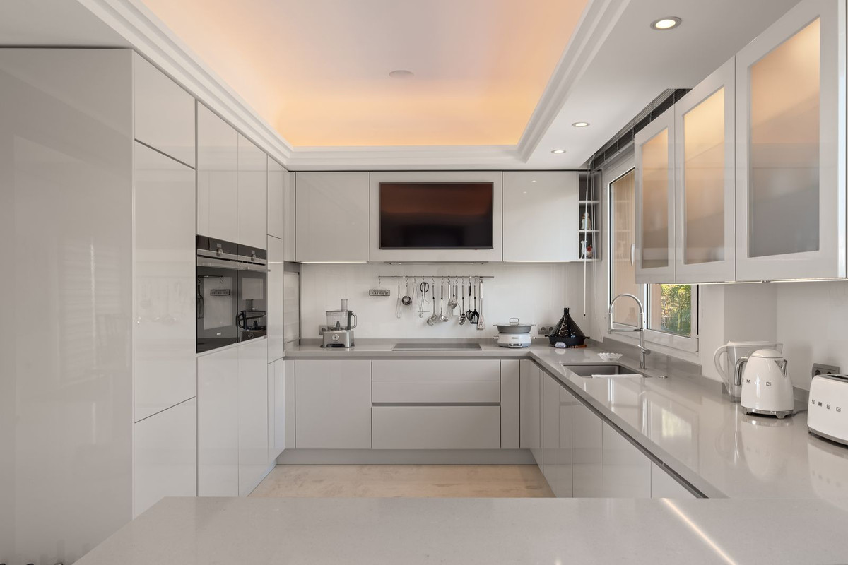 5 Bed Townhouse for sale in La Mairena Costa Del Sol, Málaga, Spain