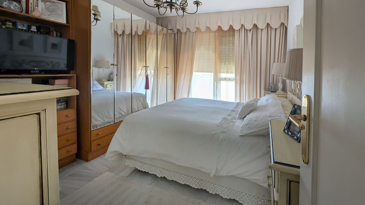 4 Bed Apartment for sale in Fuengirola Costa Del Sol, Málaga, Spain