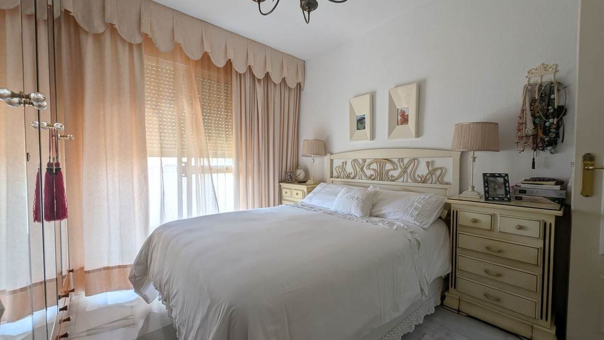 4 Bed Apartment for sale in Fuengirola Costa Del Sol, Málaga, Spain