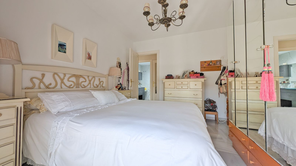 4 Bed Apartment for sale in Fuengirola Costa Del Sol, Málaga, Spain