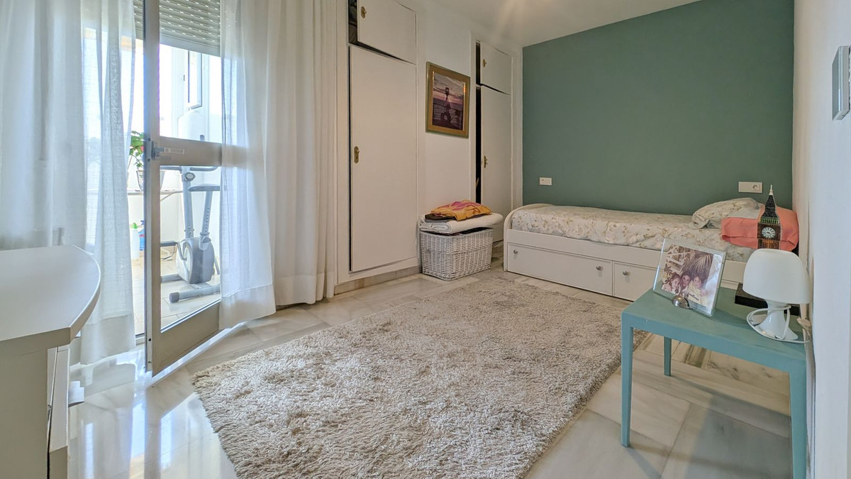 4 Bed Apartment for sale in Fuengirola Costa Del Sol, Málaga, Spain