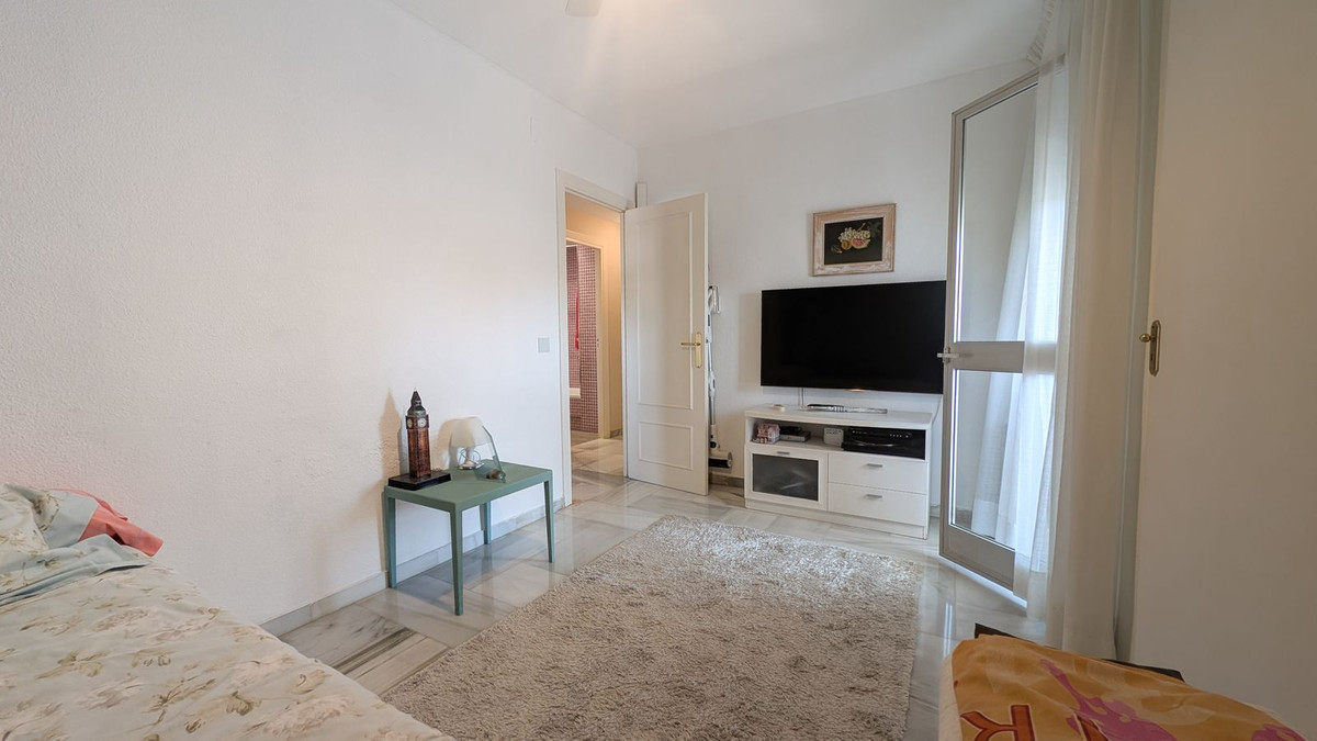 4 Bed Apartment for sale in Fuengirola Costa Del Sol, Málaga, Spain