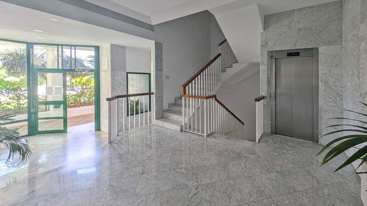 4 Bed Apartment for sale in Fuengirola Costa Del Sol, Málaga, Spain