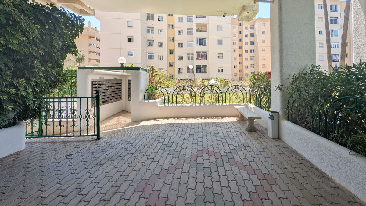 4 Bed Apartment for sale in Fuengirola Costa Del Sol, Málaga, Spain