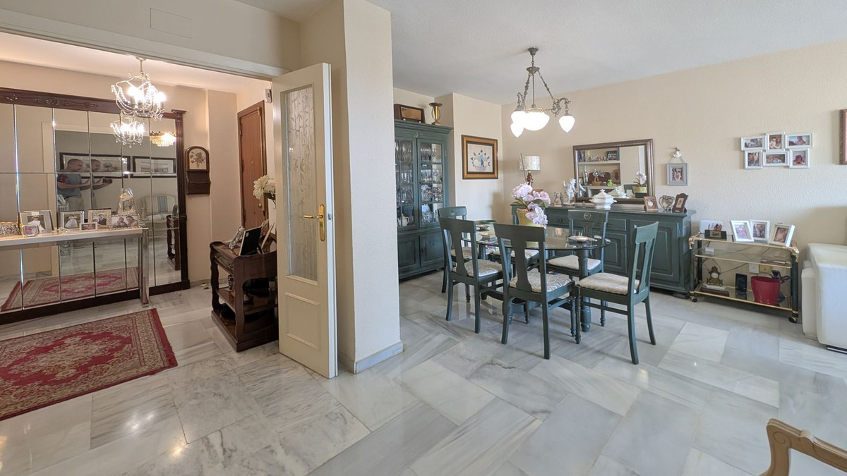 4 Bed Apartment for sale in Fuengirola Costa Del Sol, Málaga, Spain