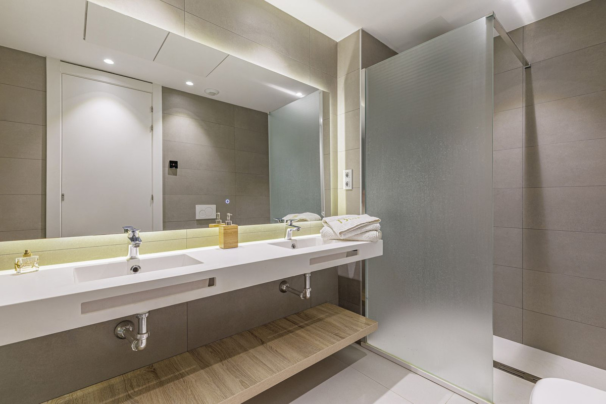 Se vende Apartamento Planta Media de 3 dormitorios en Costa Del Sol, Málaga, España