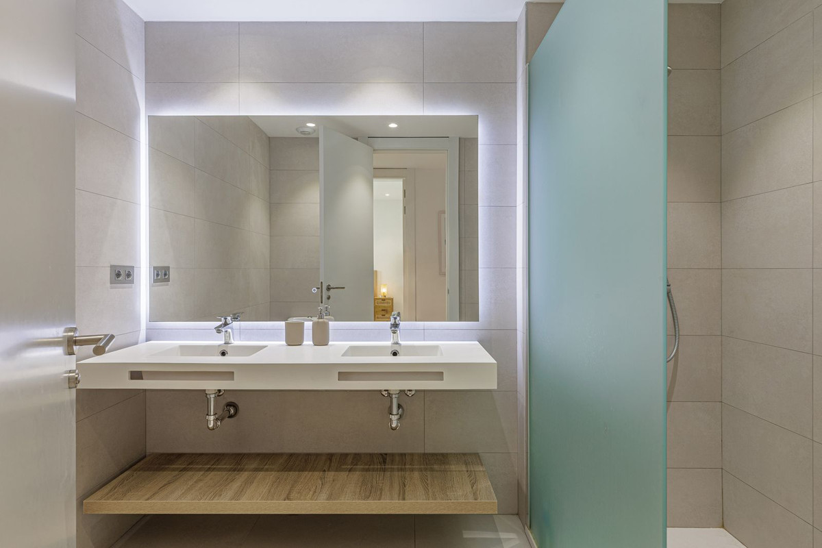 Se vende Apartamento Planta Media de 3 dormitorios en Costa Del Sol, Málaga, España