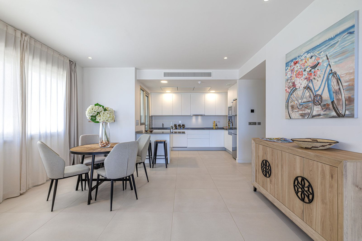 Se vende Apartamento Planta Media de 3 dormitorios en Costa Del Sol, Málaga, España