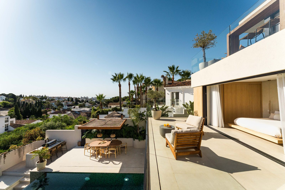5 Bed Townhouse for sale in Nueva Andalucía Costa Del Sol, Málaga, Spain