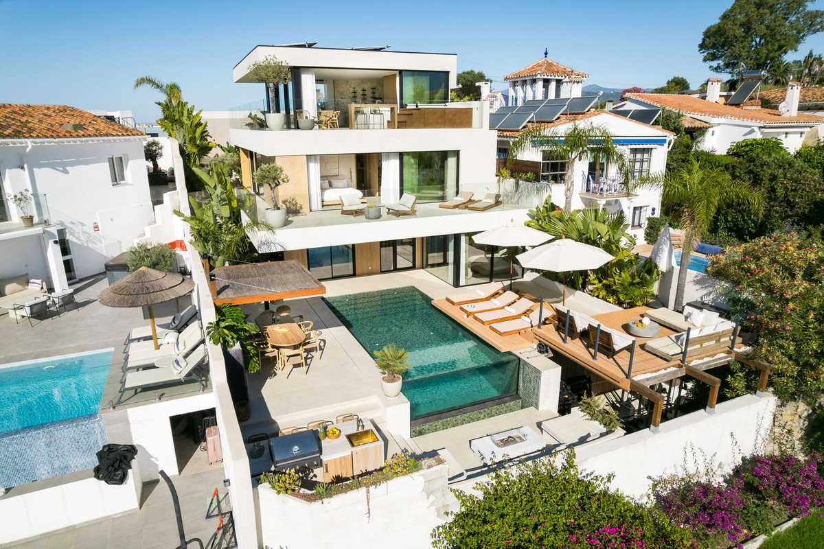 5 Bed Townhouse for sale in Nueva Andalucía Costa Del Sol, Málaga, Spain