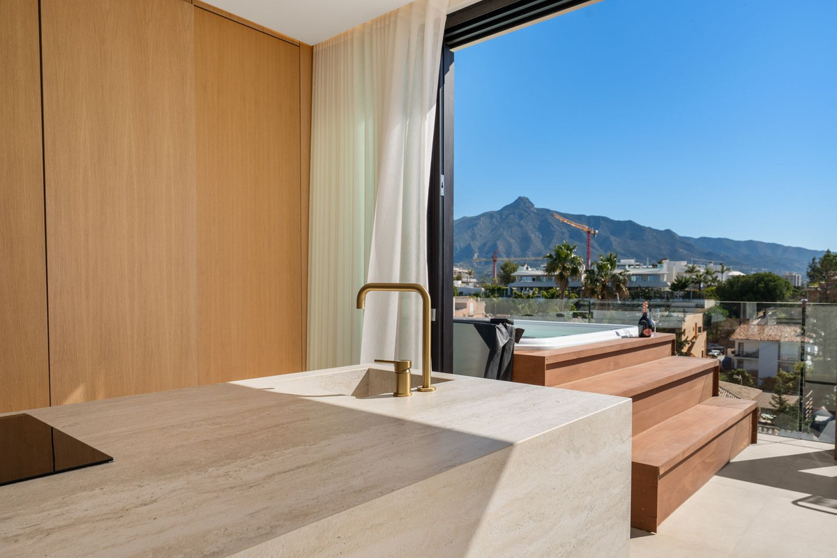5 Bed Townhouse for sale in Nueva Andalucía Costa Del Sol, Málaga, Spain