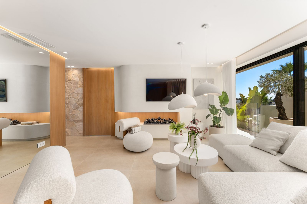 5 Bed Townhouse for sale in Nueva Andalucía Costa Del Sol, Málaga, Spain