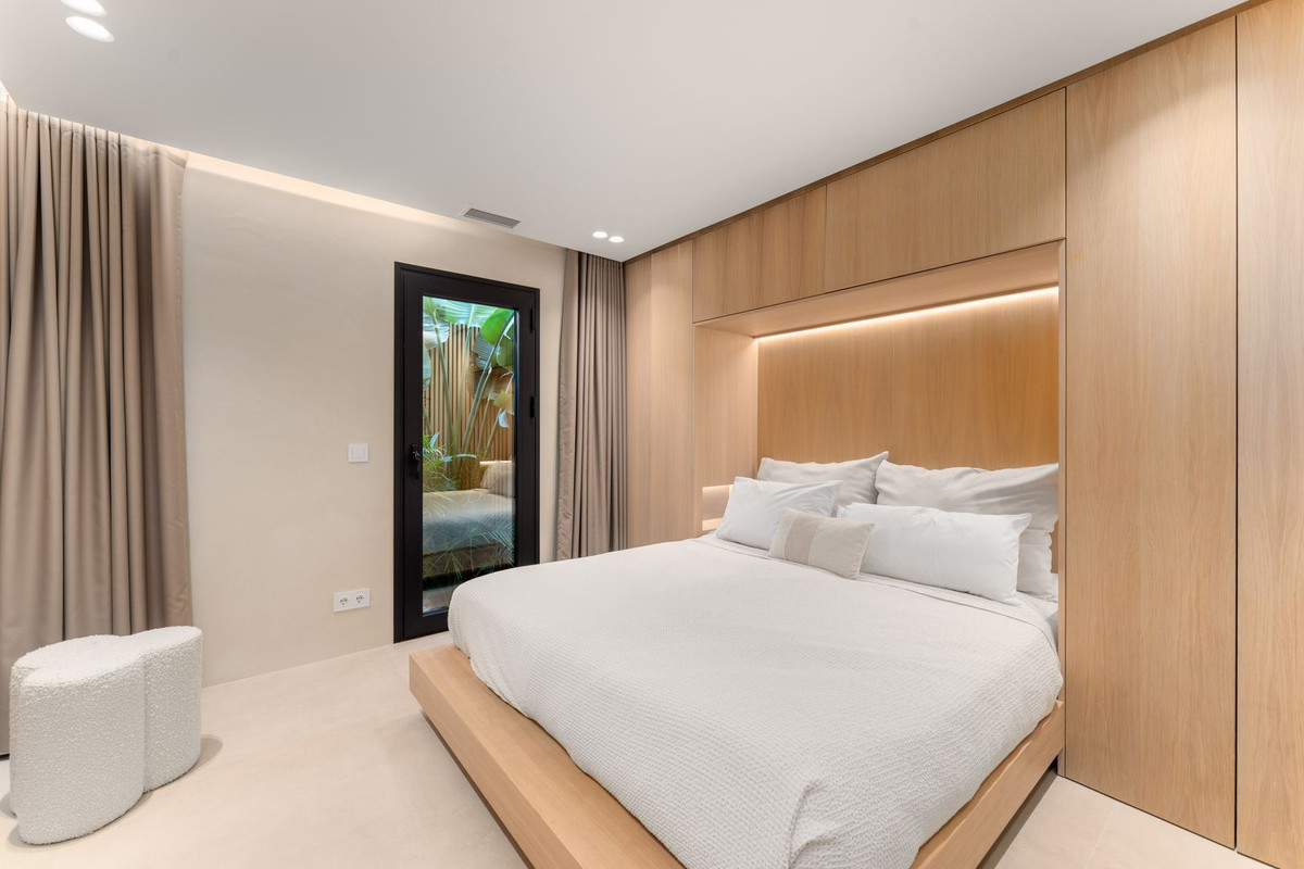 5 Bed Townhouse for sale in Nueva Andalucía Costa Del Sol, Málaga, Spain