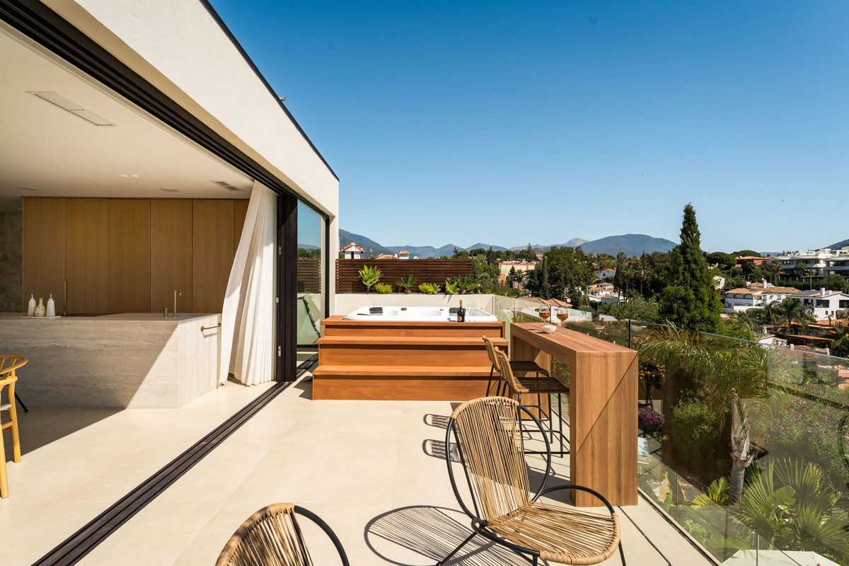 5 Bed Townhouse for sale in Nueva Andalucía Costa Del Sol, Málaga, Spain