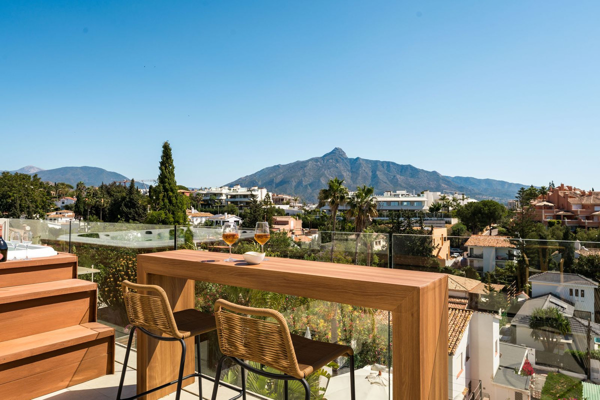 5 Bed Townhouse for sale in Nueva Andalucía Costa Del Sol, Málaga, Spain